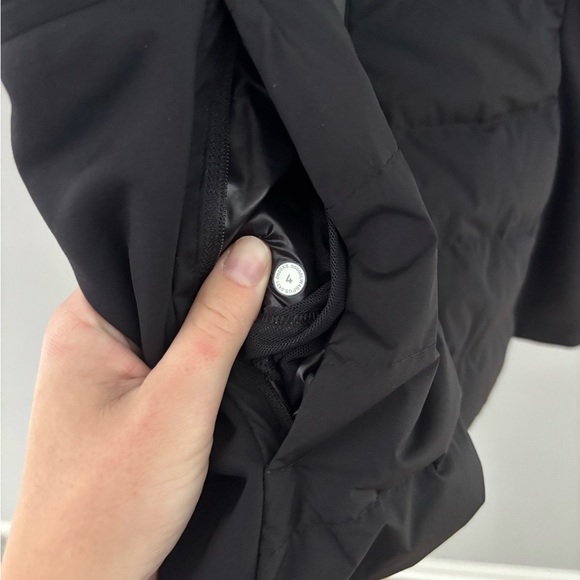 NWT LULULEMON DOWN FOR IT ALL VEST SHINE BLACK WOMENS size 4 - Picture 4 of 6